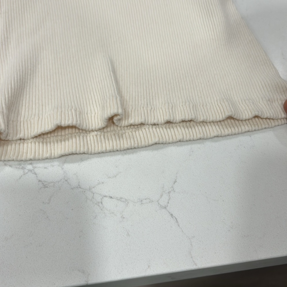 Brandy Melville 100%cotton baby tee ribbed - Picture 4 of 4